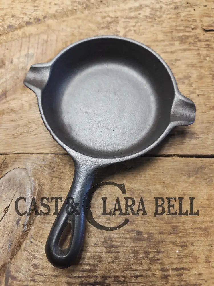 Collectible Wagner ’00’’ Ashtray / Spoon Rest. Small Novelty cast iron skillet for display or stove! Fully Restored so