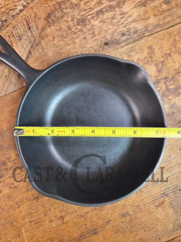 Collector grade and hard to find 1930’s early round handle Wagner Ware Sidney -O- ’Chef Skillet’ 1384 Skillet