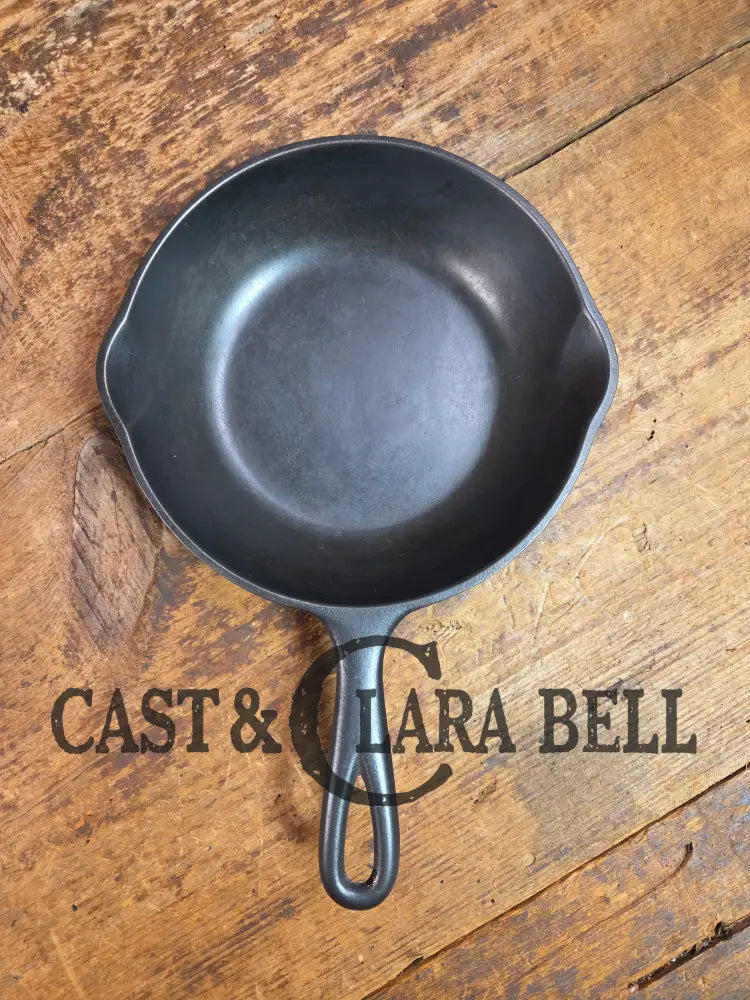 Collector grade and hard to find 1930’s early round handle Wagner Ware Sidney -O- ’Chef Skillet’ 1384 Skillet