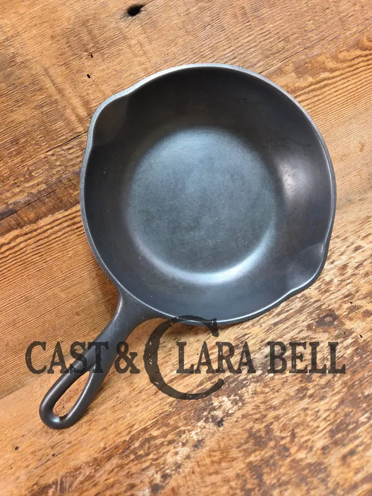 Collector grade and hard to find 1930’s early round handle Wagner Ware Sidney -O- ’Chef Skillet’ 1384 Skillet