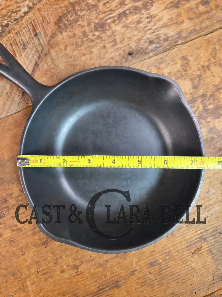 Collector grade and hard to find 1930’s early round handle Wagner Ware Sidney -O- ’Chef Skillet’ 1384 Skillet