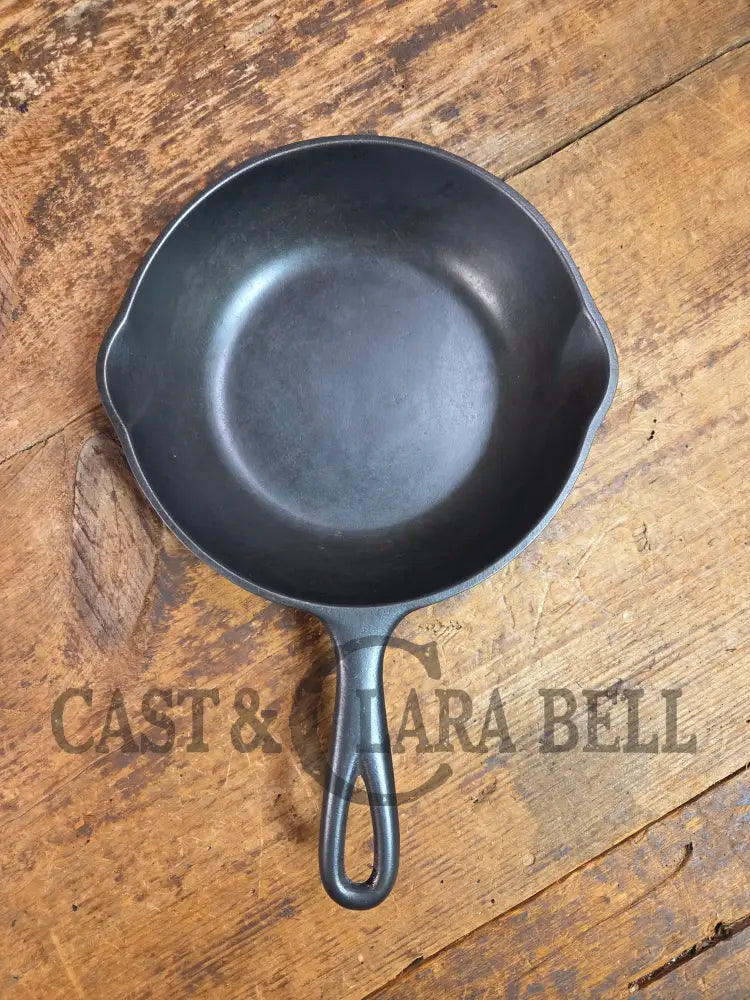 Collector grade and hard to find 1930’s early round handle Wagner Ware Sidney -O- ’Chef Skillet’ 1384 Skillet