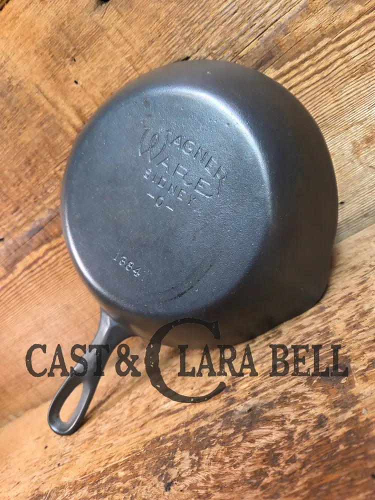 Collector grade and hard to find 1930’s early round handle Wagner Ware Sidney -O- ’Chef Skillet’ 1384 Skillet