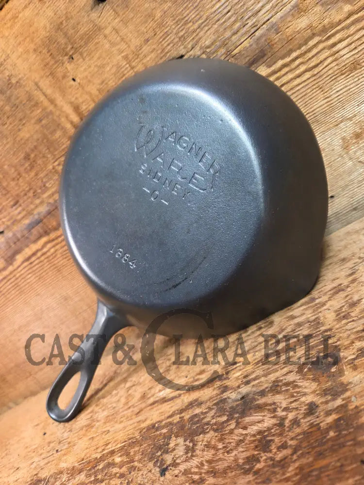 Collector grade and hard to find 1930’s early round handle Wagner Ware Sidney -O- ’Chef Skillet’ 1384 Skillet