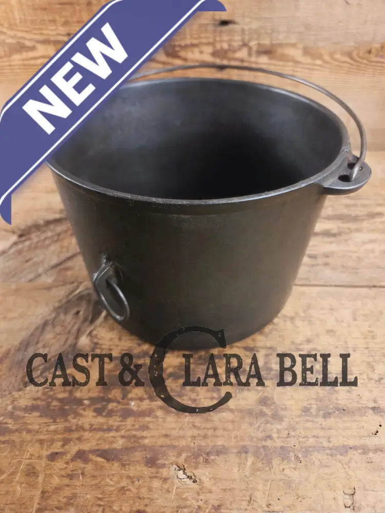 Collector’s Piece: 1930’s #6 Wagner Ware Sidney flat bottom kettle. PERFECT daily user for soups stews and chili! Dutch