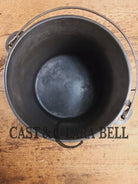 Collector’s Piece: 1930’s #6 Wagner Ware Sidney flat bottom kettle. PERFECT daily user for soups stews and chili! Dutch