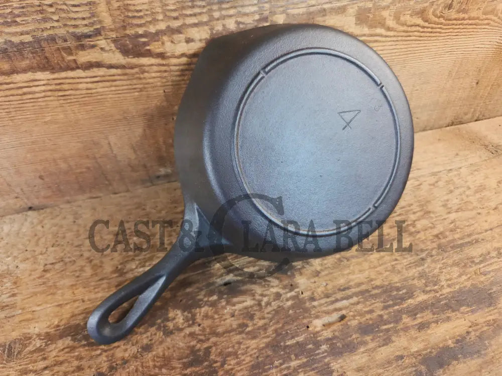 Collector’s Piece! Very Cool Lodge #4 Skillet with 3 Notch and #3 marking - Skillet