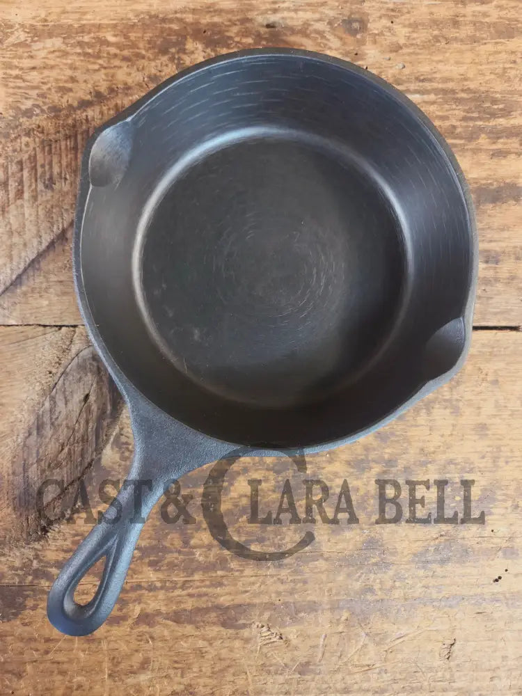 Collector’s Piece! Very Cool Lodge #4 Skillet with 3 Notch and #3 marking - Skillet