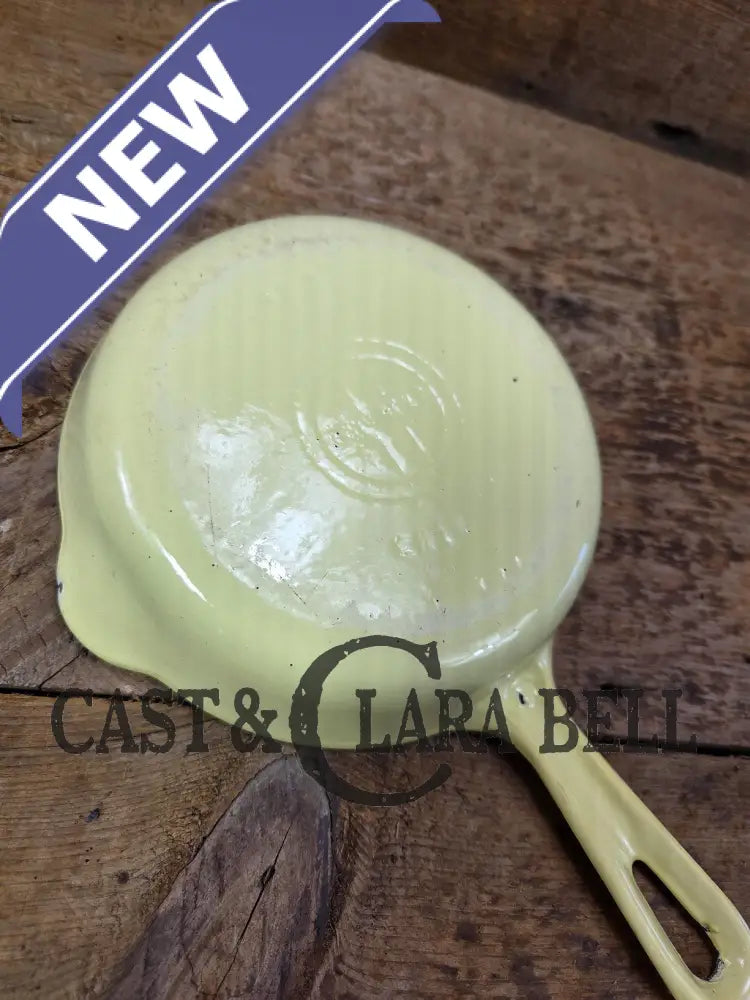 Cool and not often seen! 1940’s Griswold No. 3 ’Yellow and Cream’ enameled Cast Iron Egg Skillet 709