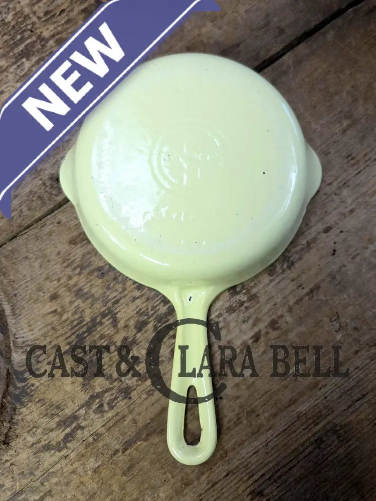 Cool and not often seen! 1940’s Griswold No. 3 ’Yellow and Cream’ enameled Cast Iron Egg Skillet 709