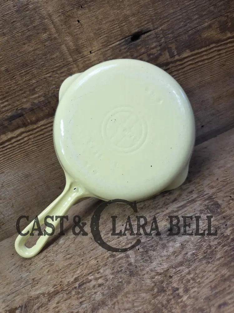 Cool and not often seen! 1940’s Griswold No. 3 ’Yellow and Cream’ enameled Cast Iron Egg Skillet 709