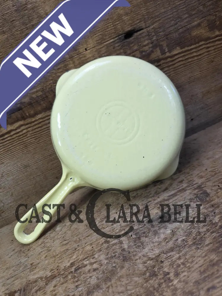 Cool and not often seen! 1940’s Griswold No. 3 ’Yellow and Cream’ enameled Cast Iron Egg Skillet 709