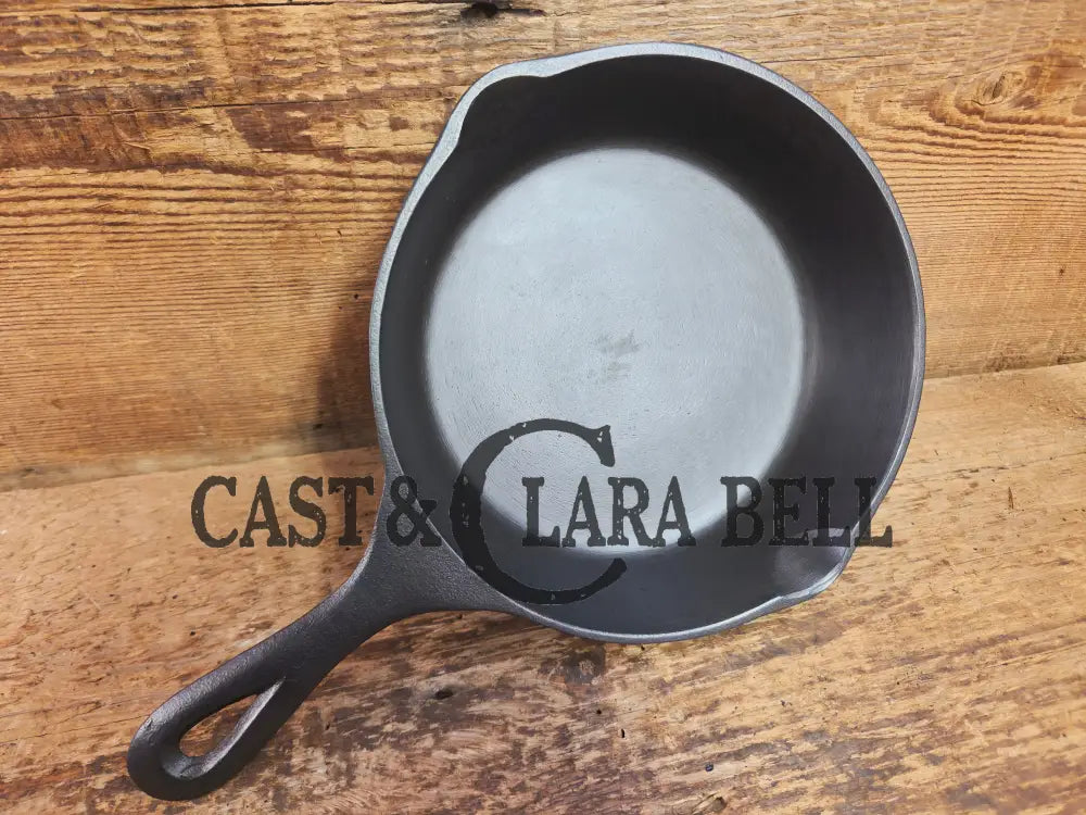 Cool! Mid 1900’s tougher to find Lodge Vintage #4 skillet with two dot maker mark. Skillet