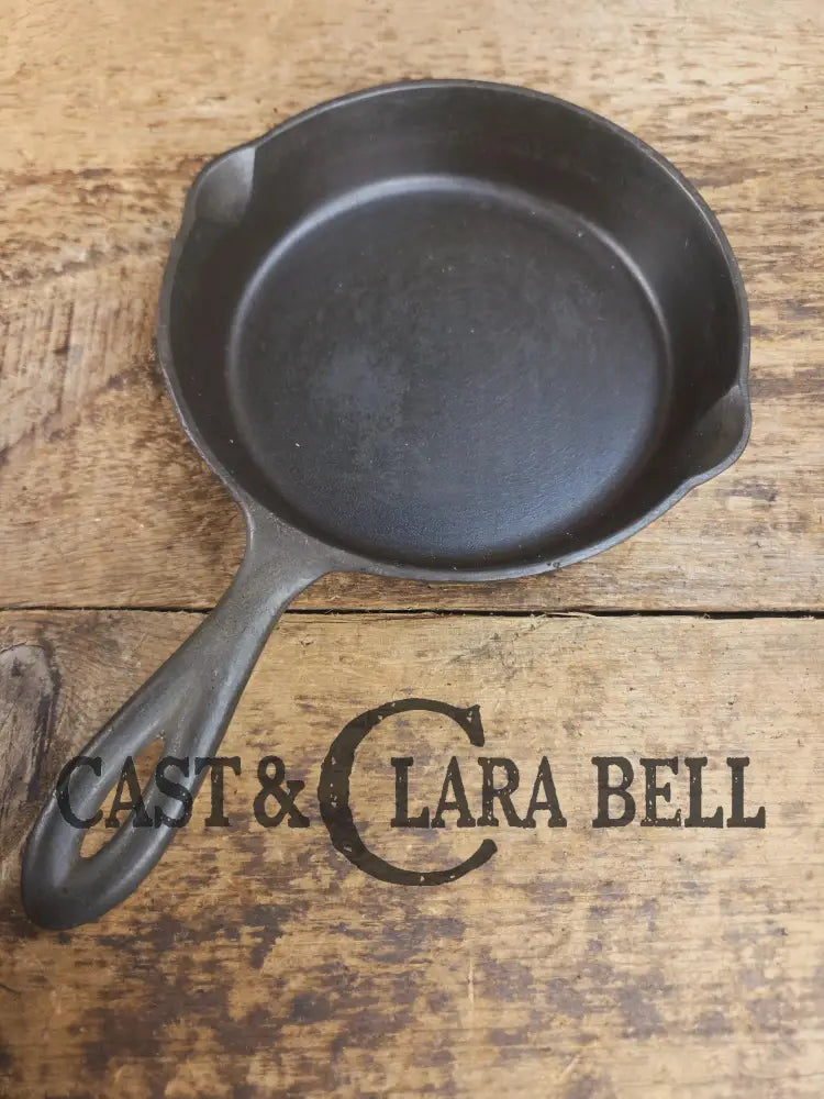 Cool story! 1920’s Chicago Hardware Foundry #3 Classic Hammered Egg Skillet. SC24