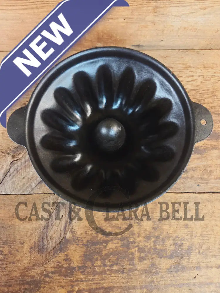 Cousances brand (Le Crueset) 12 Cup Fluted Style Cake Pan. - Bakeware