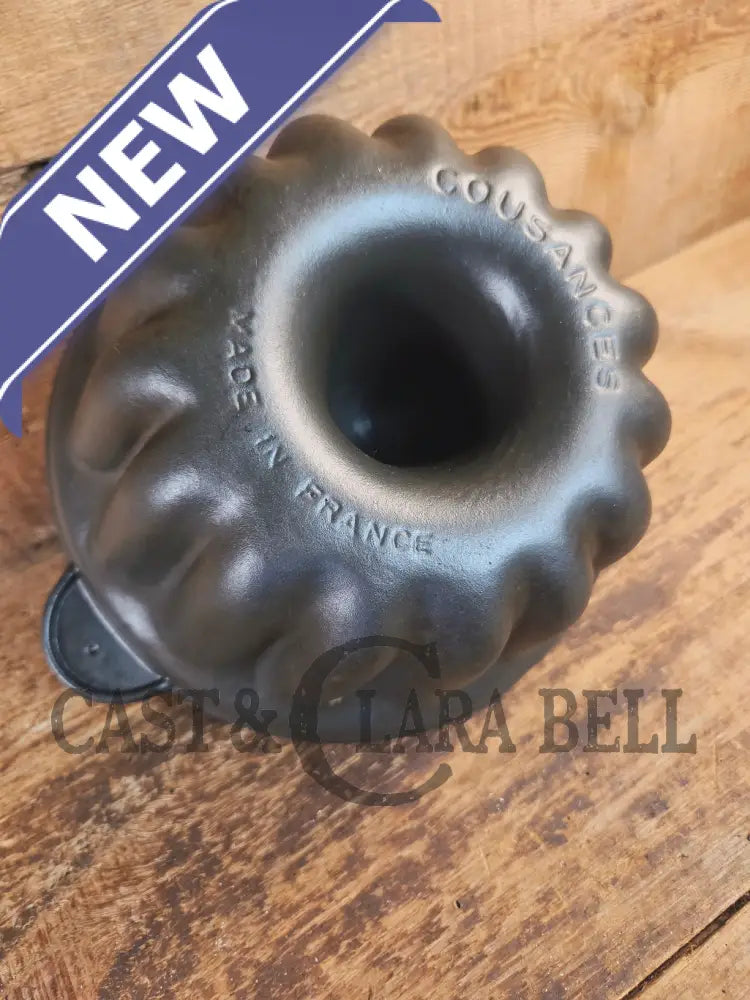 Cousances brand (Le Crueset) 12 Cup Fluted Style Cake Pan. - Bakeware