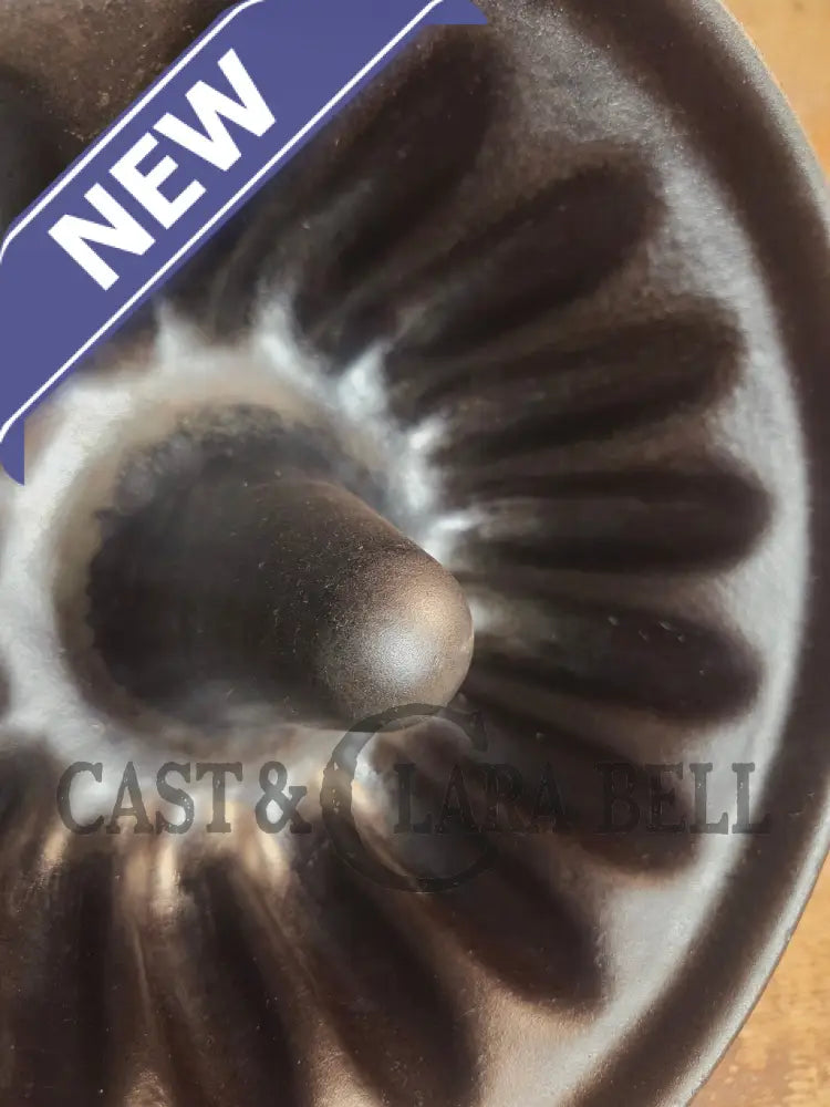 Cousances brand (Le Crueset) 12 Cup Fluted Style Cake Pan. - Bakeware