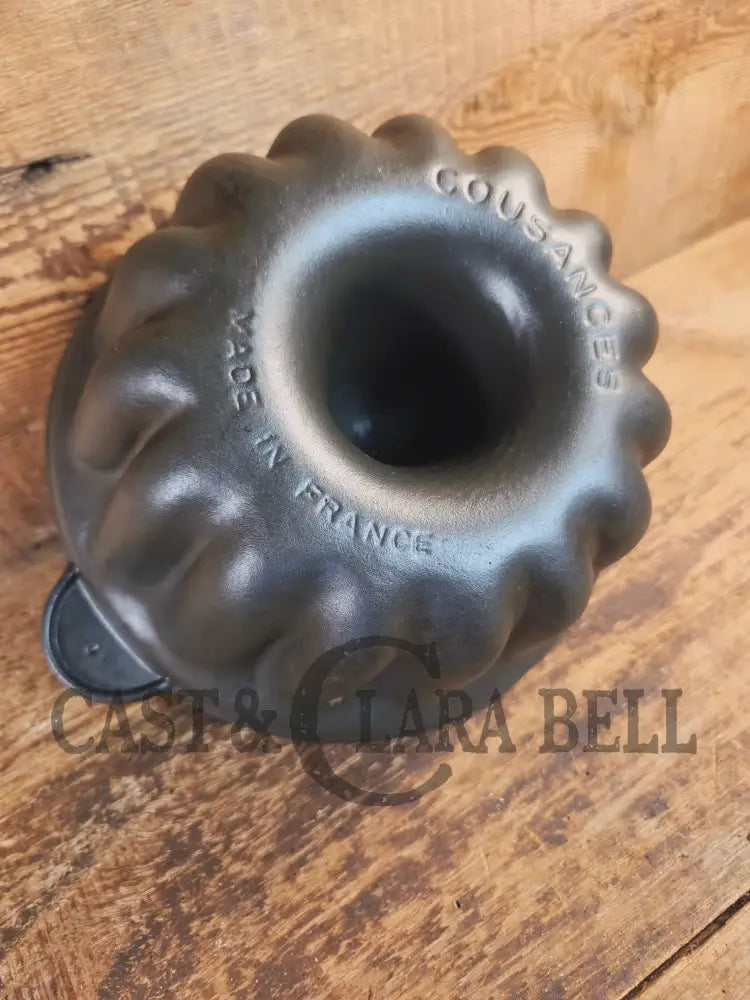 Cousances brand (Le Crueset) 12 Cup Fluted Style Cake Pan. - Bakeware