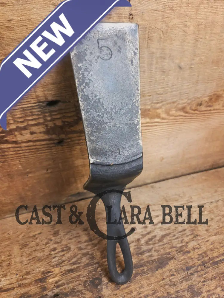 Custom made one of a kind 1940’s Era Lodge repurposed spatula. Turned an ordinary cracked skillet into a grill helper!