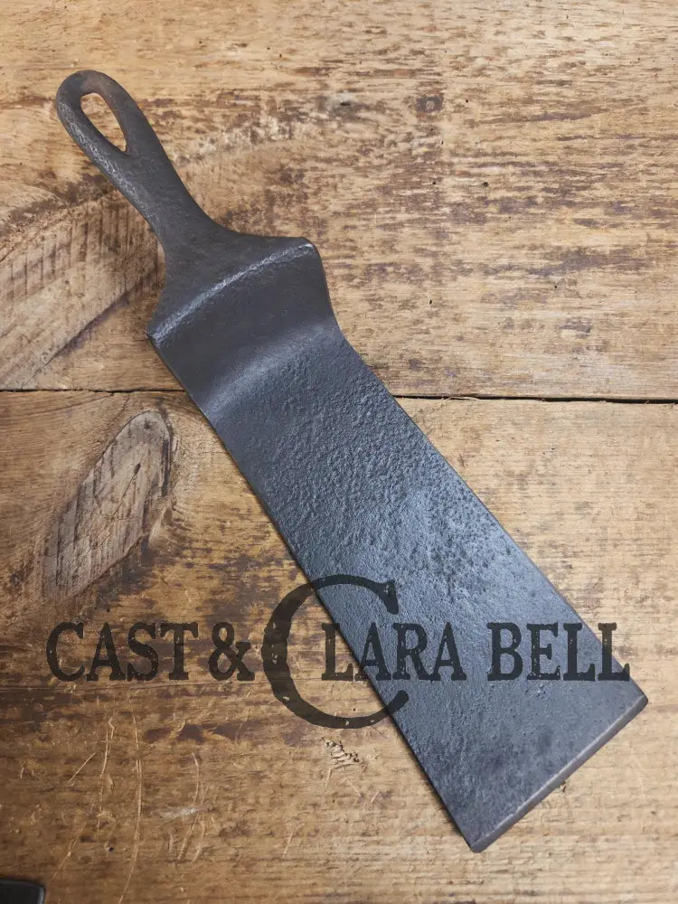Custom made Wagner Ware Cast Iron Skillet Spatula. Reclaimed 1920’s Era #1060 A WagnerWare cast iron skillet. Great