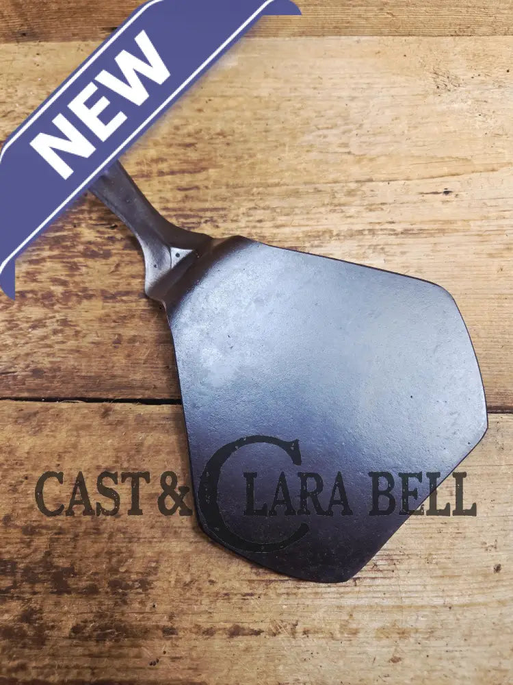 Custom made Wagner Ware Cast Iron Skillet Spatula. Reclaimed 1920’s Era #7 Wagner cast iron skillet. Great gift! Sc24