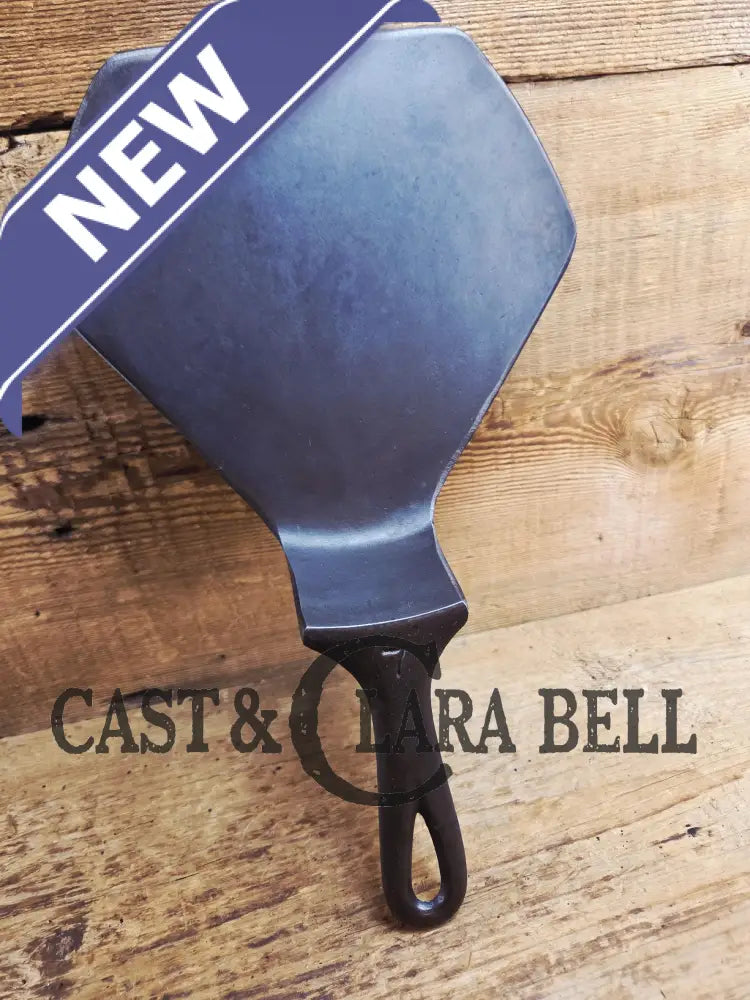 Custom made Wagner Ware Cast Iron Skillet Spatula. Reclaimed 1920’s Era #7 Wagner cast iron skillet. Great gift! Sc24