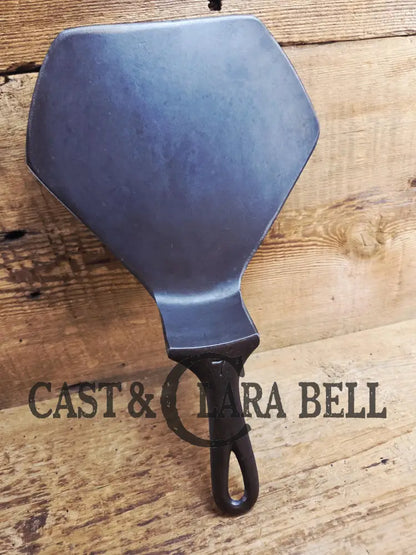 Custom made Wagner Ware Cast Iron Skillet Spatula. Reclaimed 1920’s Era #7 Wagner cast iron skillet. Great gift! Sc24