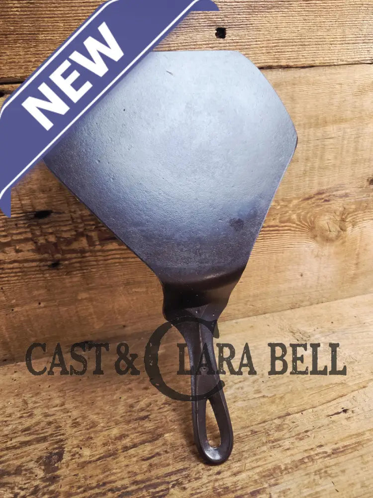 Custom made Wagner Ware Cast Iron Skillet Spatula. Reclaimed 1920’s Era #7 Wagner cast iron skillet. Great gift! Sc24