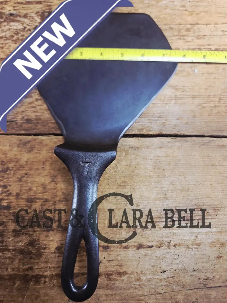 Custom made Wagner Ware Cast Iron Skillet Spatula. Reclaimed 1920’s Era #7 Wagner cast iron skillet. Great gift! Sc24