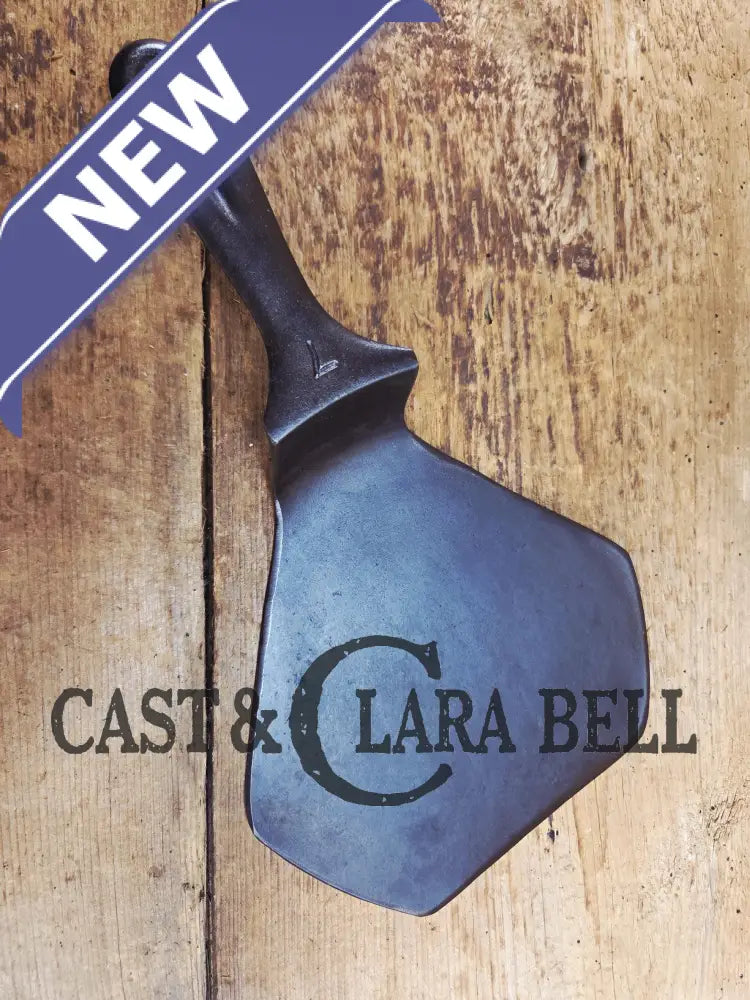 Custom made Wagner Ware Cast Iron Skillet Spatula. Reclaimed 1920’s Era #7 Wagner cast iron skillet. Great gift! Sc24