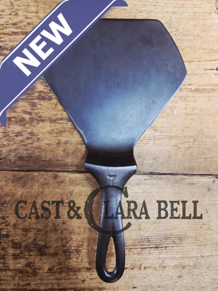 Custom made Wagner Ware Cast Iron Skillet Spatula. Reclaimed 1920’s Era #7 Wagner cast iron skillet. Great gift! Sc24