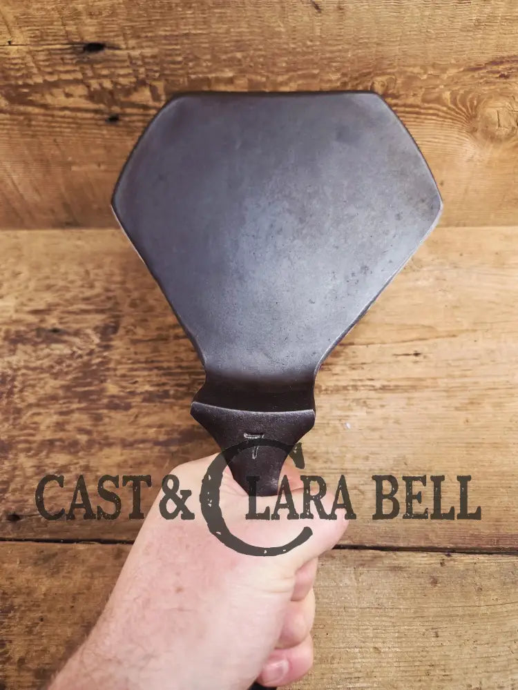 Custom made Wagner Ware Cast Iron Skillet Spatula. Reclaimed 1920’s Era #7 Wagner cast iron skillet. Great gift! Sc24