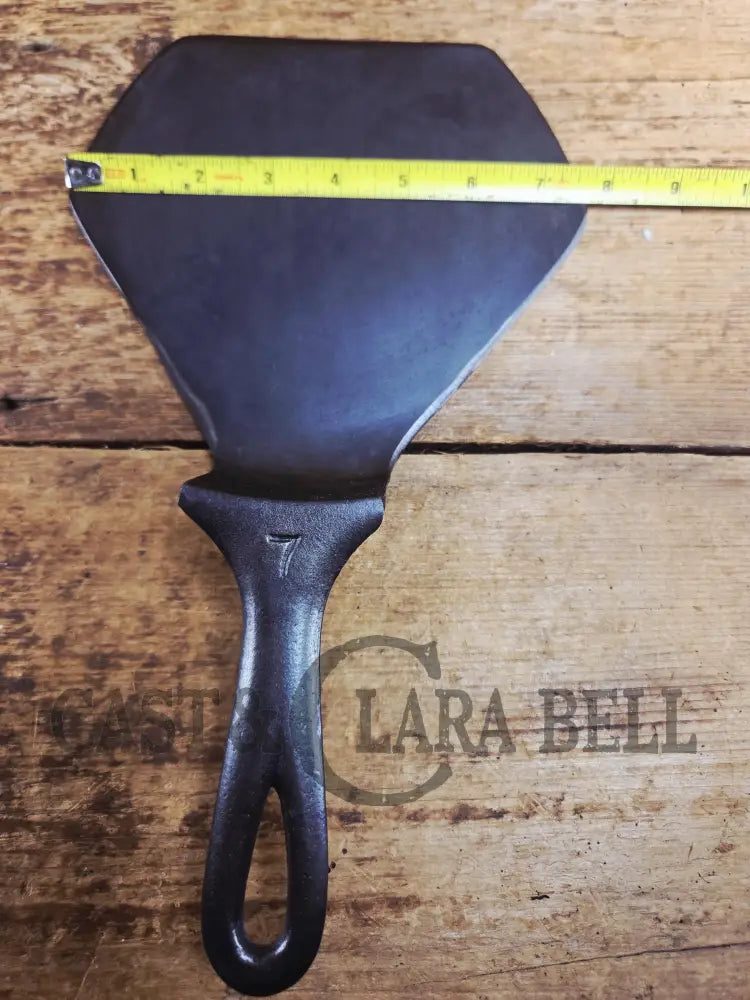 Custom made Wagner Ware Cast Iron Skillet Spatula. Reclaimed 1920’s Era #7 Wagner cast iron skillet. Great gift! Sc24