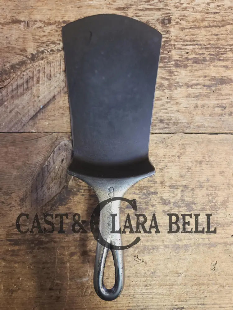 Custom made Wagner Ware Cast Iron Skillet Spatula. Reclaimed 1920’s Era #8 1058 WagnerWare cast iron skillet. Great