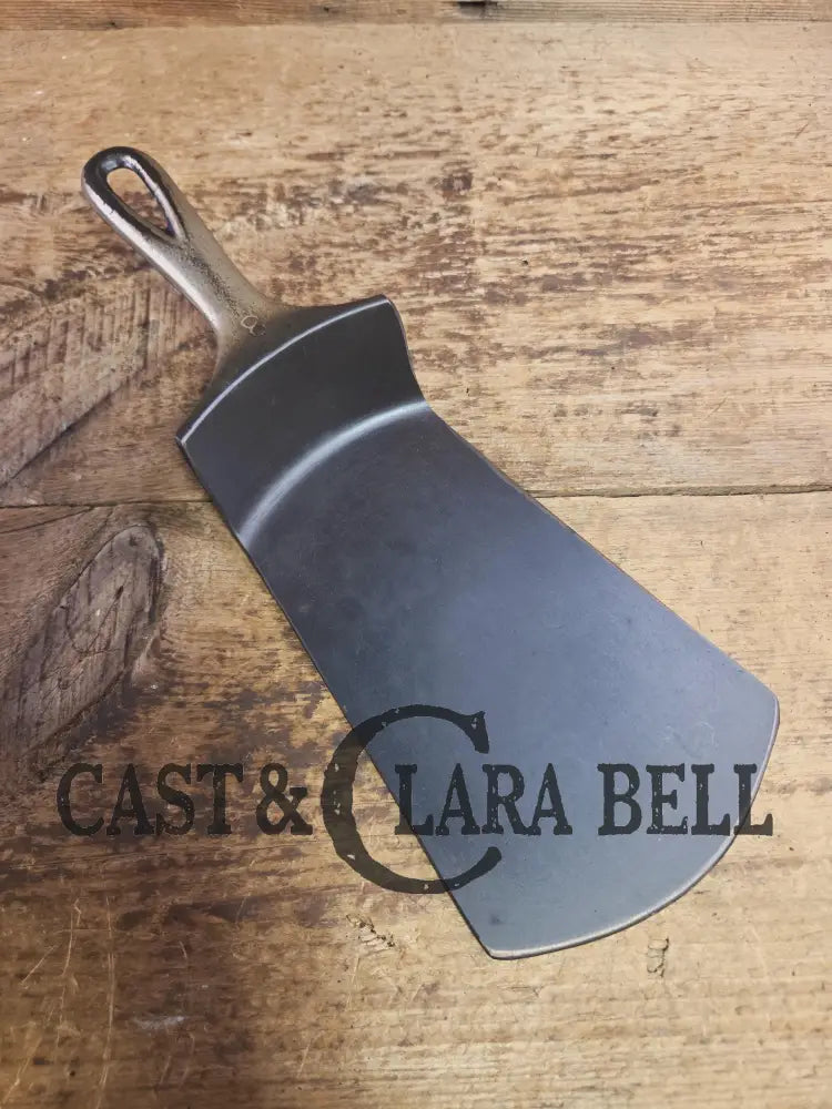 Custom made Wagner Ware Cast Iron Skillet Spatula. Reclaimed 1920’s Era #8 1058 WagnerWare cast iron skillet. Great