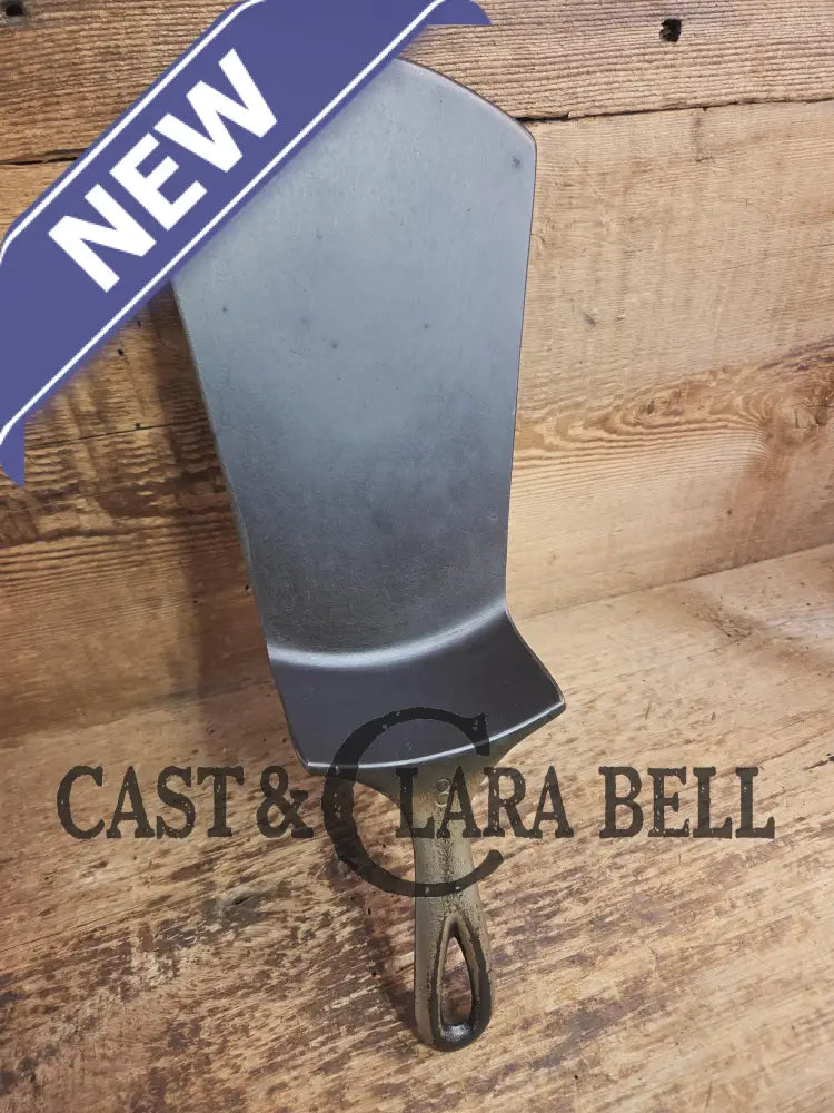 Custom made Wagner Ware Cast Iron Skillet Spatula. Reclaimed 1920’s Era #8 1058 WagnerWare cast iron skillet. Great