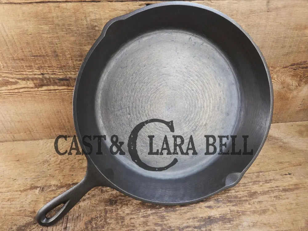 Customer favorite Big Skillet. Beautiful 1930’s Lodge #10 Cast Iron Skillet with 3 Notch Heat Ring. Raised Blob! SC24