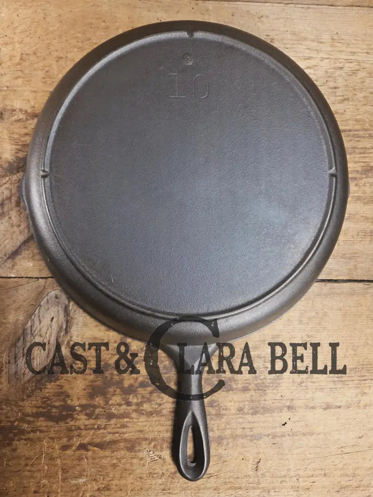 Customer favorite Big Skillet. Beautiful 1930’s Lodge #10 Cast Iron Skillet with 3 Notch Heat Ring. Raised Blob! SC24
