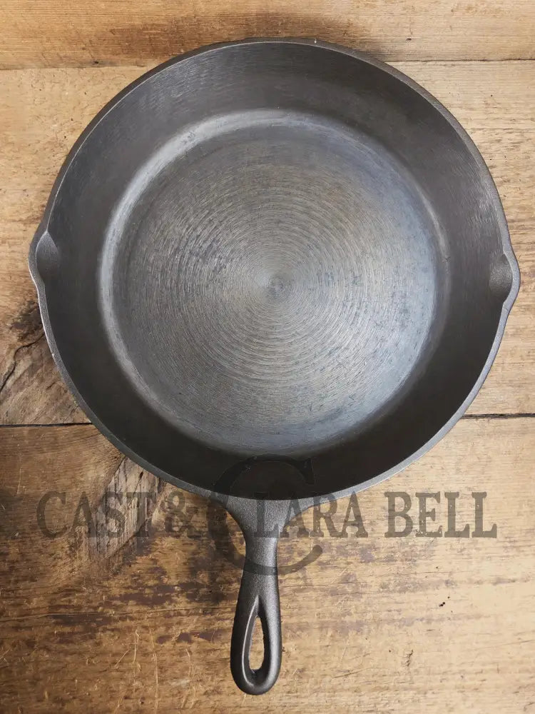 Customer favorite Big Skillet. Beautiful 1930’s Lodge #10 Cast Iron Skillet with 3 Notch Heat Ring. Raised Blob! SC24