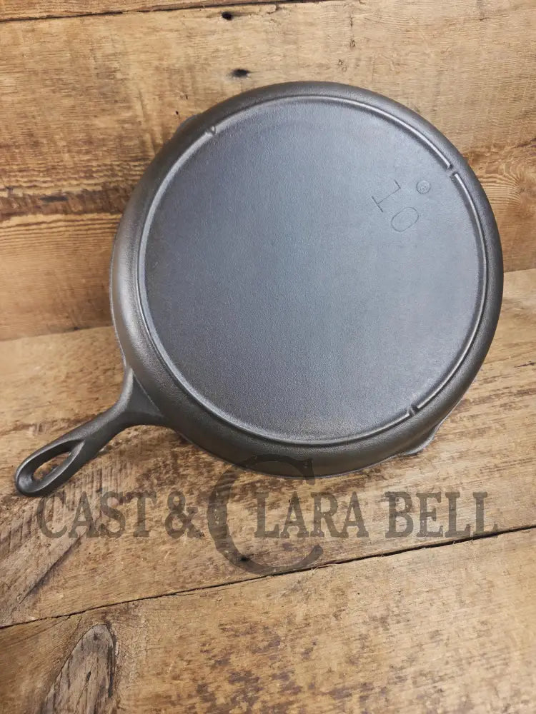 Customer favorite Big Skillet. Beautiful 1930’s Lodge #10 Cast Iron Skillet with 3 Notch Heat Ring. Raised Blob! SC24