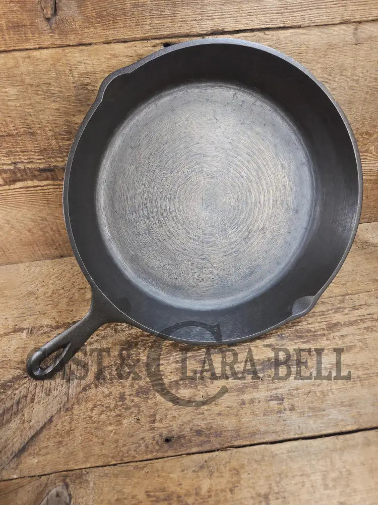 Customer favorite Big Skillet. Beautiful 1930’s Lodge #10 Cast Iron Skillet with 3 Notch Heat Ring. Raised Blob! SC24