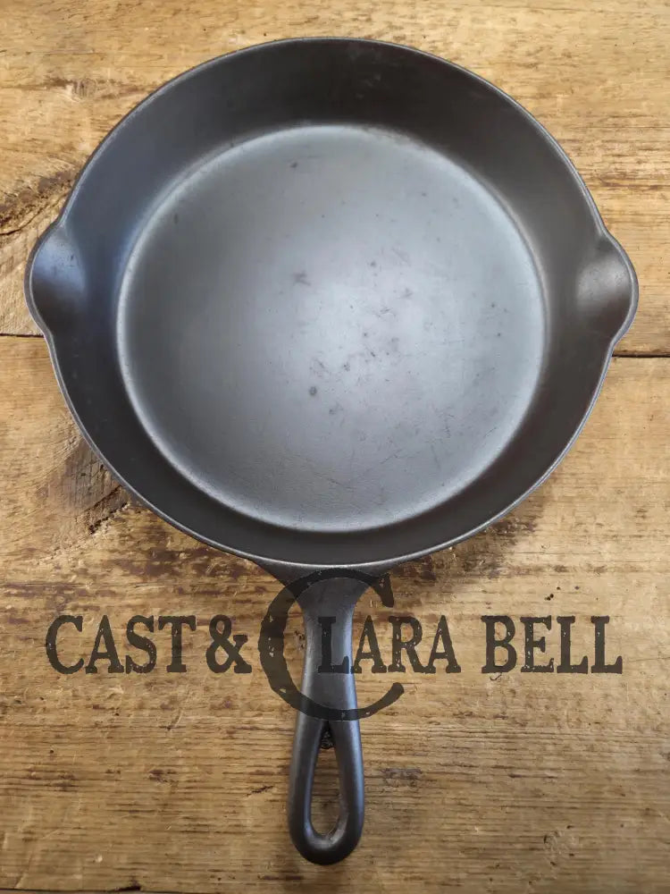 Customer Favorite! Early 1900’s Griswold’s First series Victor #9 Skillet with Heat Ring 723. Amazing daily cooker!