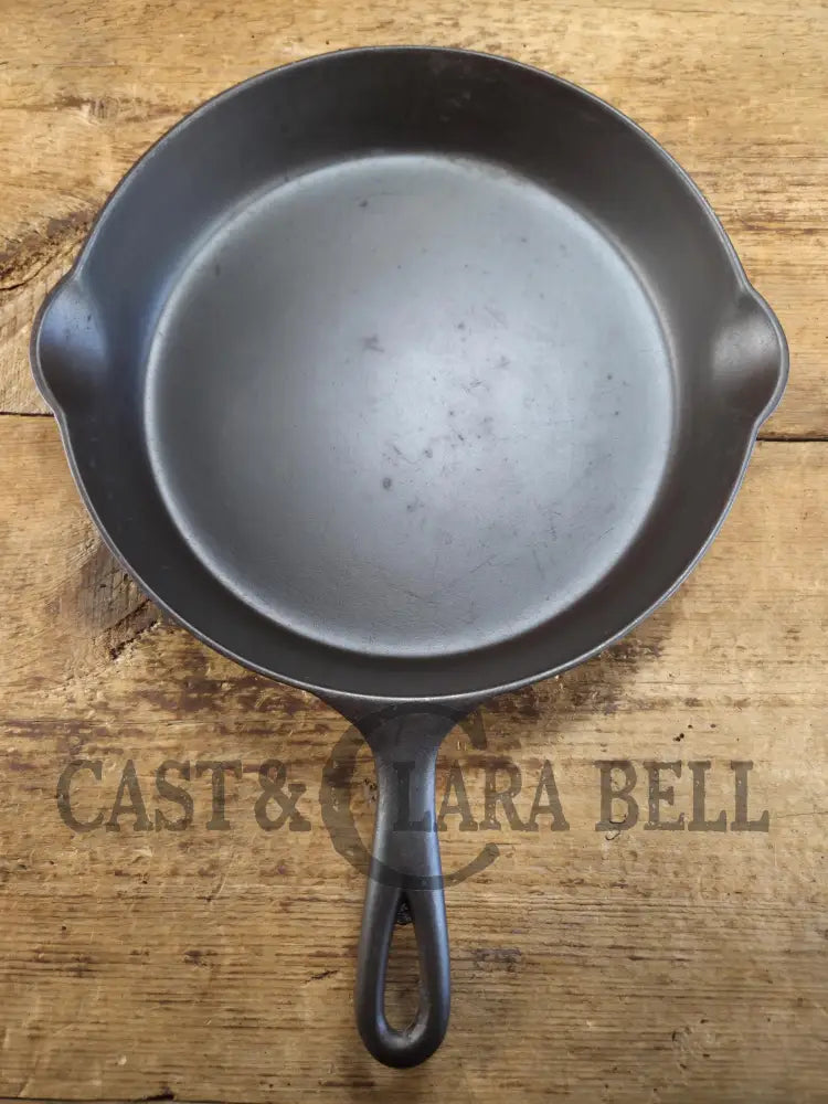 Customer Favorite! Early 1900’s Griswold’s First series Victor #9 Skillet with Heat Ring 723. Amazing daily cooker!
