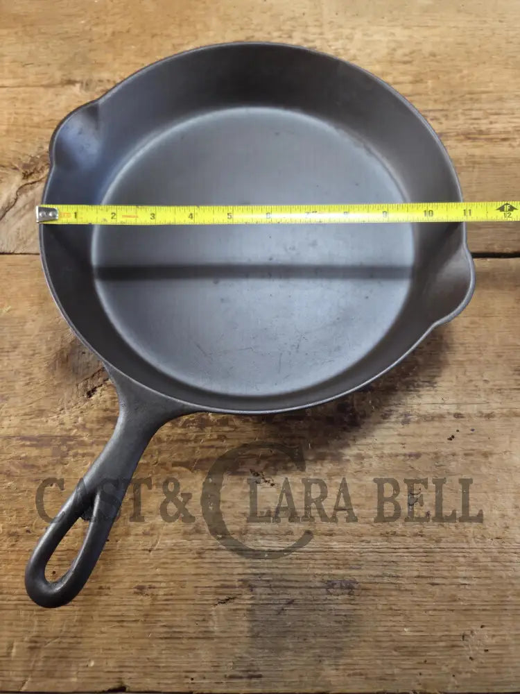 Customer Favorite! Early 1900’s Griswold’s First series Victor #9 Skillet with Heat Ring 723. Amazing daily cooker!