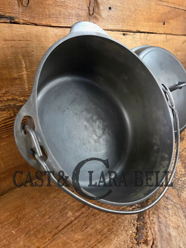 Daily workhorse! 1940’s Griswold #8 Tite-Top Dutch Oven Large Block Logo 1278 C and EZ Clean Lid Dutch Ovens Trivets &