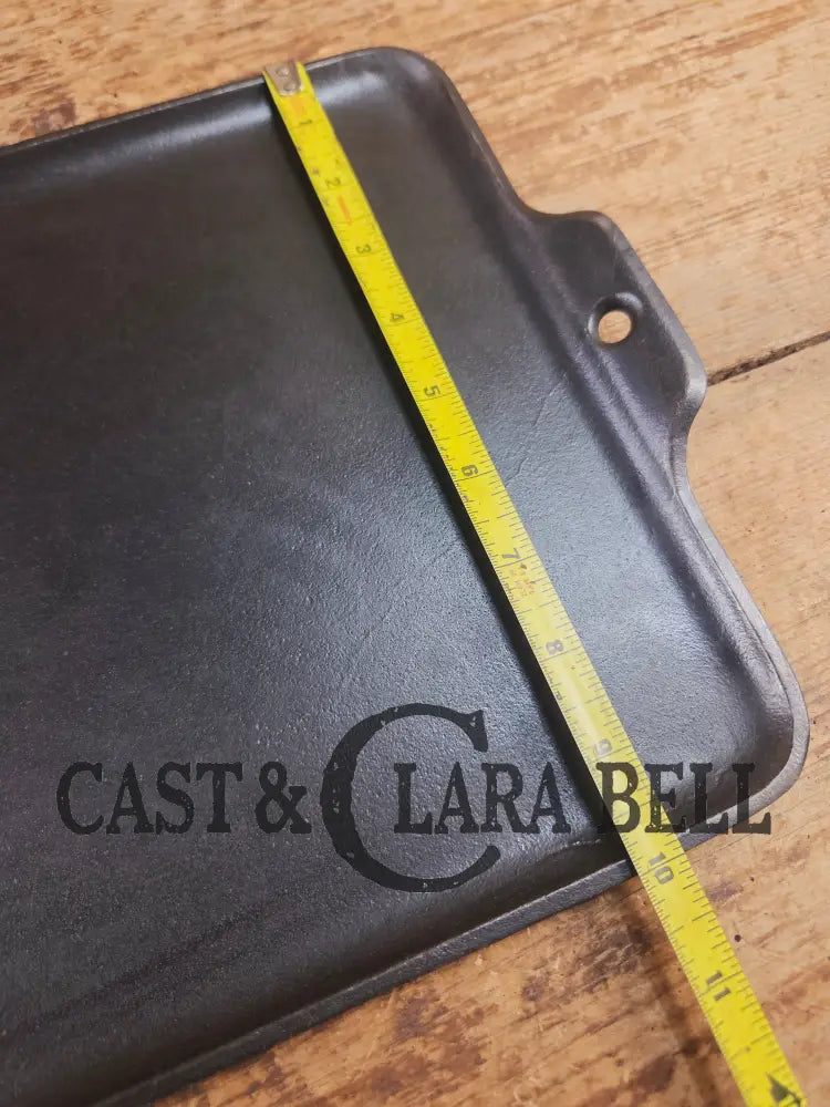 Don’t Miss This if you LOVE Griswold cast iron. THE hard to find Griswold ’Cookie Sheet’ Grill Pan. P/n 1103 MINT