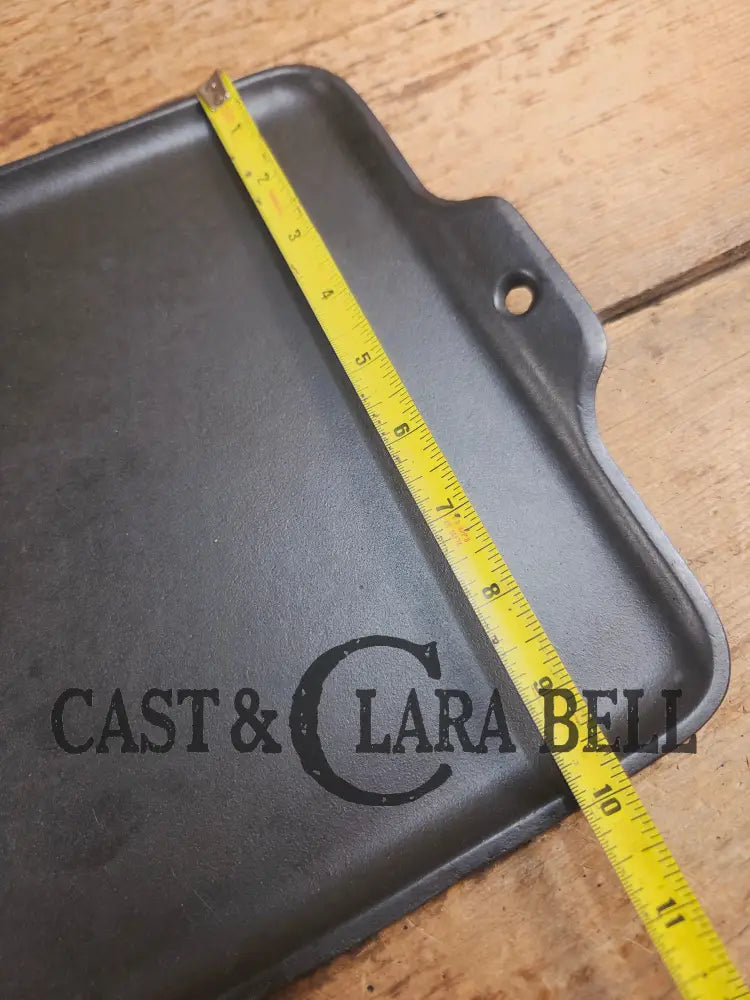 Don’t Miss This if you LOVE Griswold cast iron. THE hard to find Griswold ’Cookie Sheet’ Grill Pan. P/n 1108 Griddle