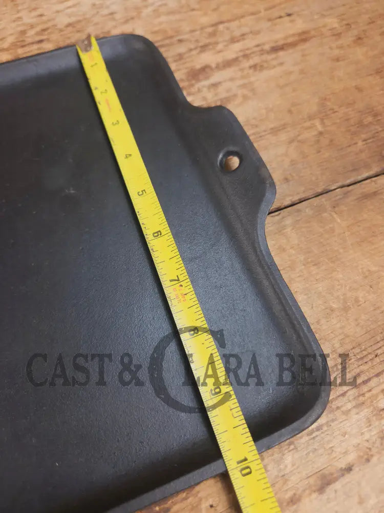 Don’t Miss This if you LOVE Griswold cast iron. THE hard to find Griswold ’Cookie Sheet’ Grill Pan. P/n 1108 Griddle