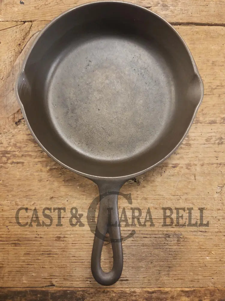 Early 1900’s Lodge #3 Cast Iron Egg Skillet with Single Notch. Perfect snack skillet or eggs for one! Beautiful SC24