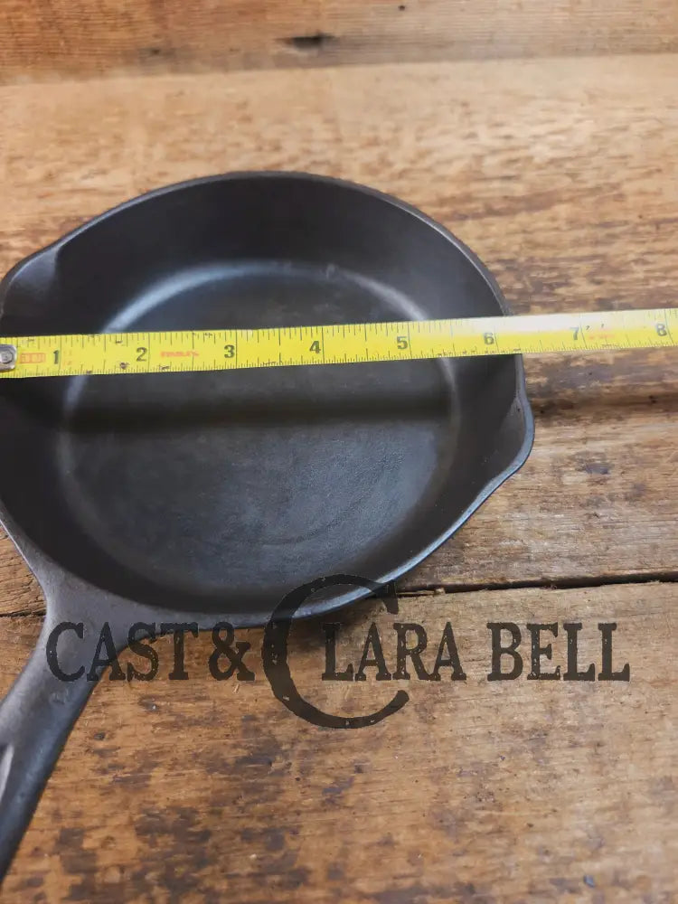 Early 1900’s Lodge #3 (Monday Morning) Cast Iron Egg Skillet Single Notch Raised Y Makers Mark. Awesome pan! Skillet